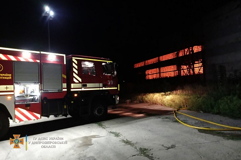 В Каменском районе спасатели ликвидировали пожар в помещении склада Днепродзержинск