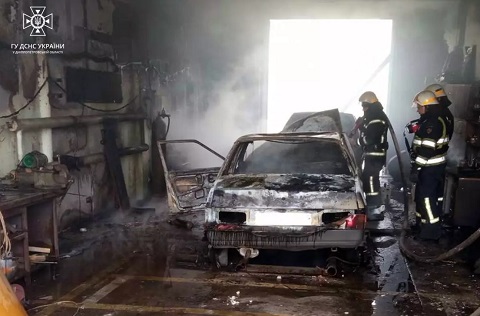 В Каменском спасатели дважды выезжали на тушение автомобилей Днепродзержинск