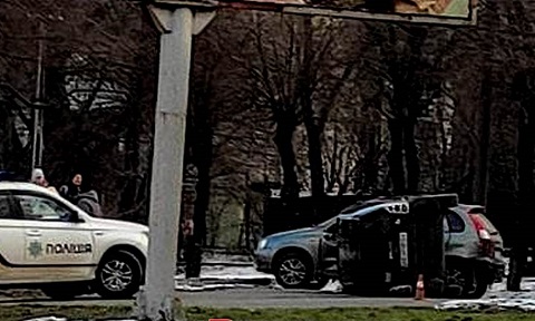 В Каменском в результате ДТП перевернулся автомобиль Днепродзержинск