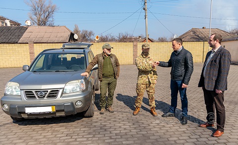 Каменчане передали военным снаряжение и внедорожник Днепродзержинск