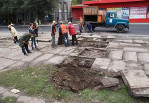 В Каменском на пр. Свободы модернизируют сливную канализацию Днепродзержинск