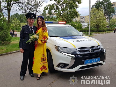  В Каменском полицейский женился на любимой девушке Днепродзержинск