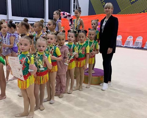 Каменские гимнастки стали победителями всеукраинских соревнований Днепродзержинск