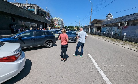 На центральном проспекте г. Каменское столкнулись иномарки Днепродзержинск