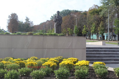 Каменское украшают цветами Днепродзержинск
