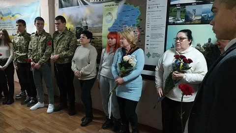 В лицее № 25 г. Каменское открыли мемориальный стенд Днепродзержинск
