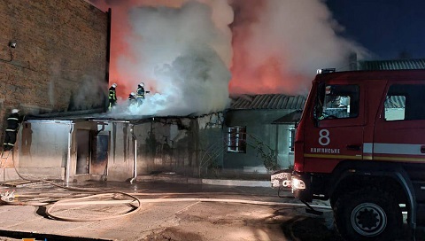 Спасатели г. Каменское ликвидировали пожар в помещении склада Днепродзержинск