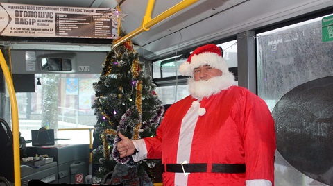 В г. Каменское работает рождественский автобус Днепродзержинск