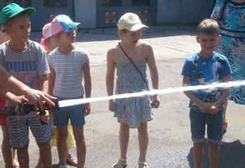 Для детей Каменского (Днепродзержинска) спасатели провели экскурсию Днепродзержинск