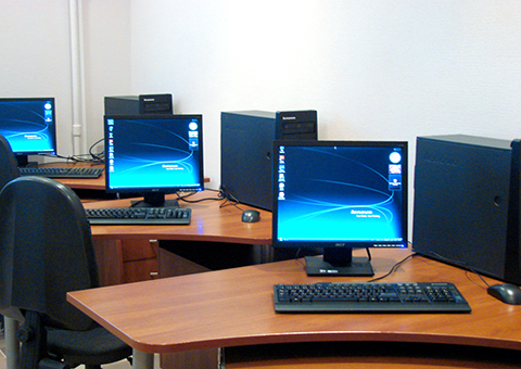 Более 100 компьютеров получили школы города Каменское Днепродзержинск