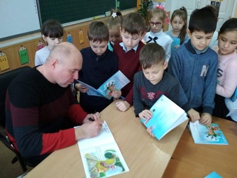 Детского писателя из города Каменское отметили Орденом Улыбки Днепродзержинск