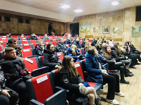 Учеников лицея № 13 г. Каменское пригласили на исторический экскурс Днепродзержинск