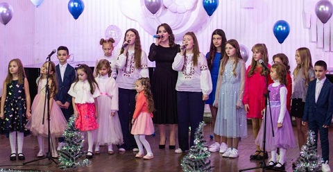 Воспитанник Каменской школы искусств № 1 организовали праздничный концерт Днепродзержинск