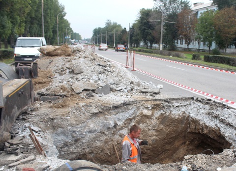 «Аульский водовод» в Каменском меняет часть канализационного коллектора Днепродзержинск